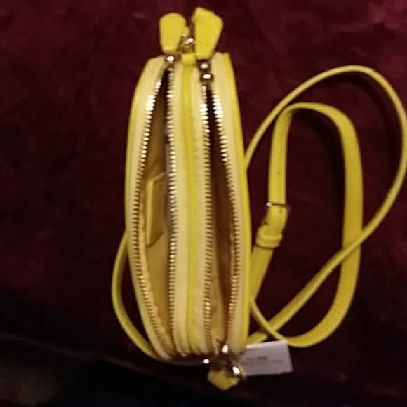 COACH body purse - Picture 4 of 4